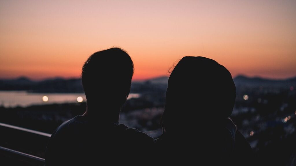 Le silence d&rsquo;un homme amoureux : comprendre les raisons et les enjeux